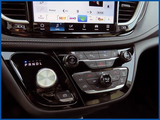 New 2026 Chrysler Pacifica Select w/ S Appearance Package AWD/4WD image 17