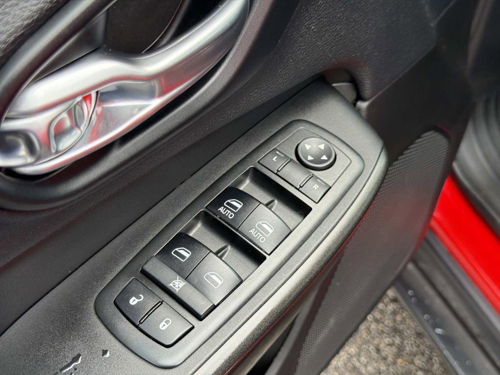 Used 2019 Jeep Cherokee Trailhawk w/ Cold Weather Group image 20