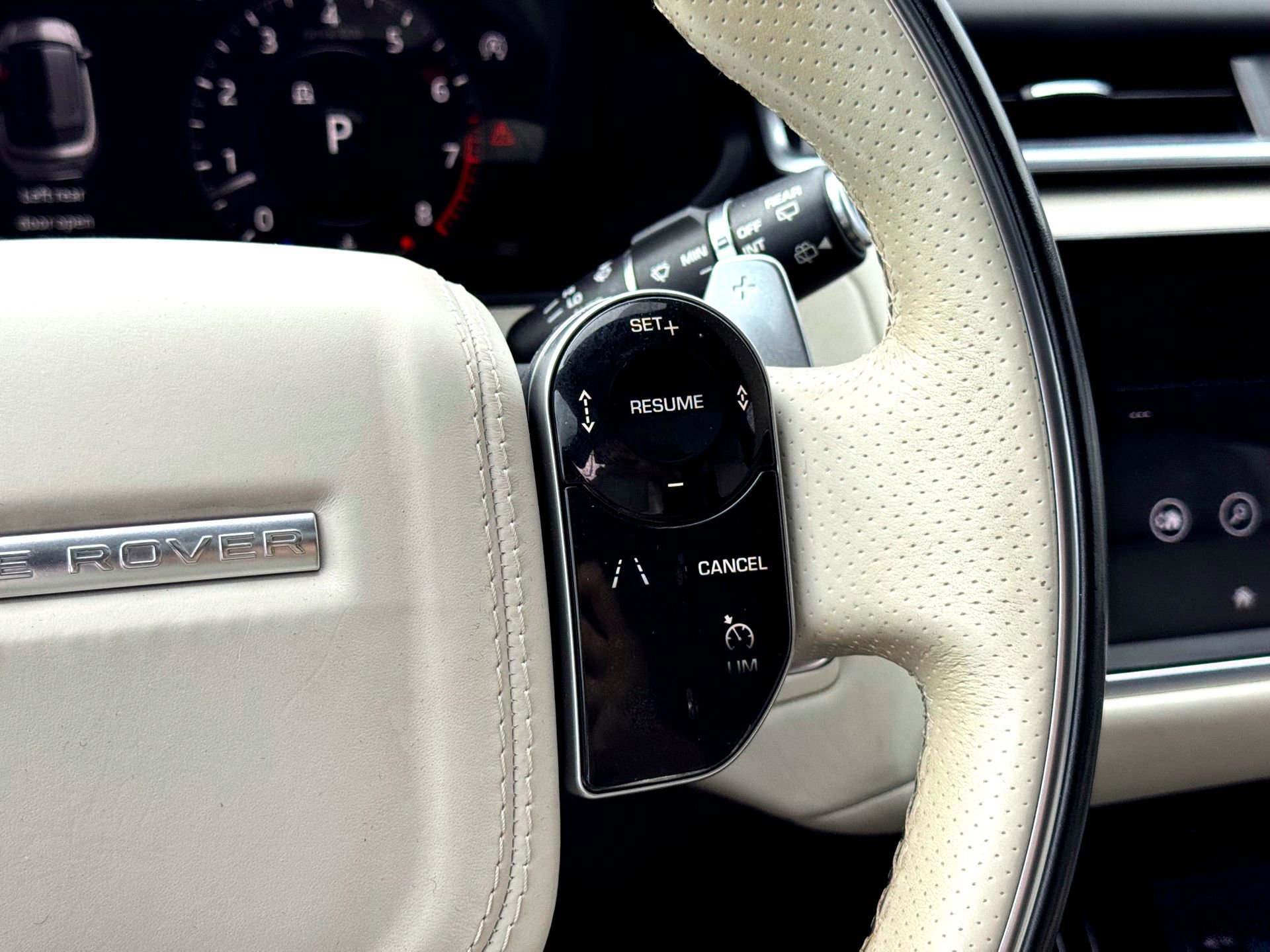 Used 2018 Land Rover Range Rover Velar image 28