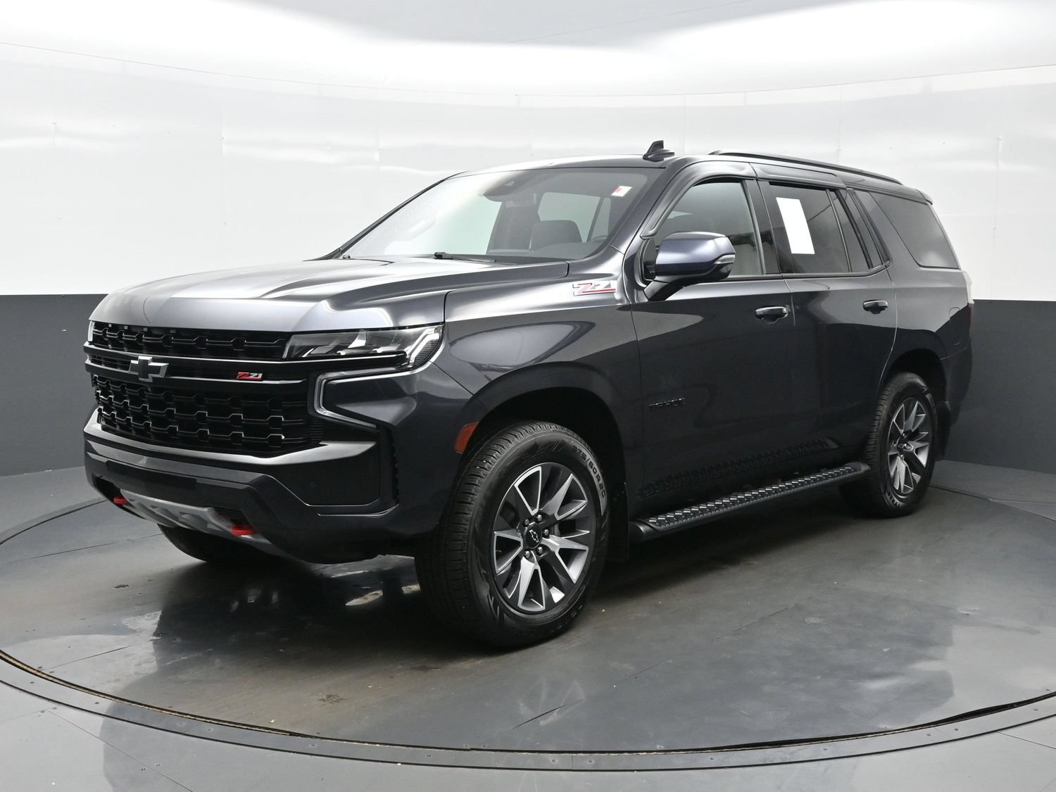 Used 2023 Chevrolet Tahoe Z71 w/ Luxury Package AWD/4WD image 2