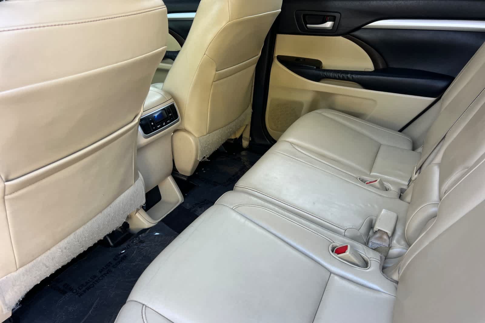 Used 2014 Toyota Highlander XLE FWD image 4