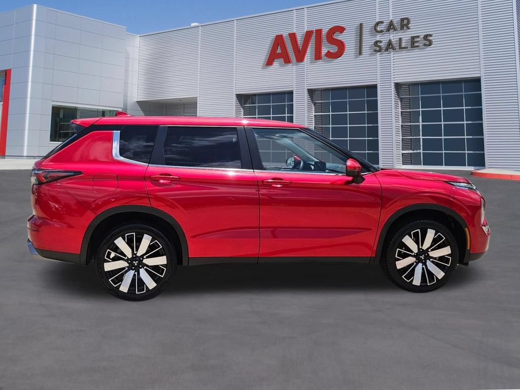 Used 2025 Mitsubishi Outlander SE FWD image 7