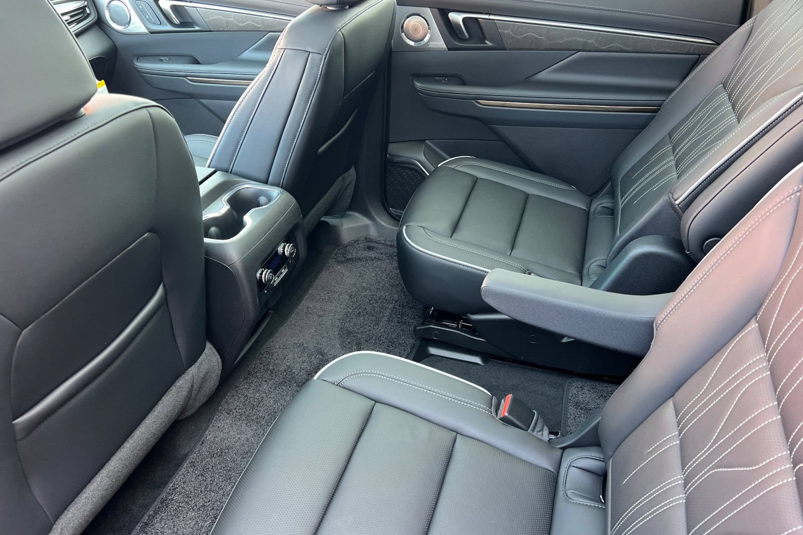 New 2026 Buick Enclave Avenir w/ Super Cruise Package FWD image 9