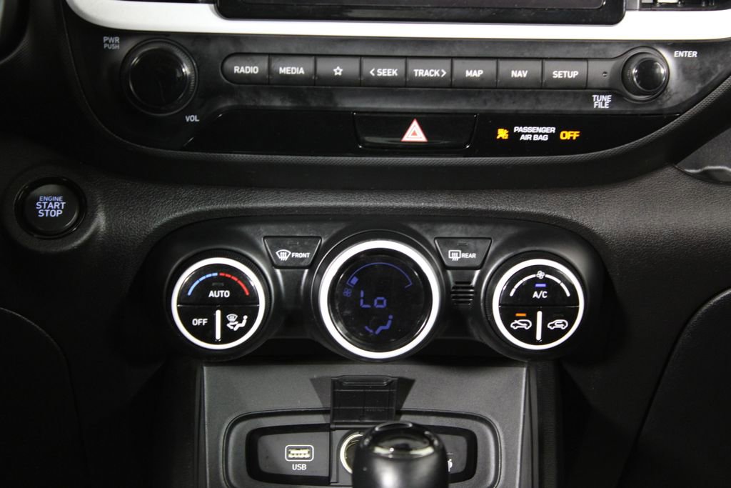 Certified 2023 Hyundai Venue Limited FWD image 22