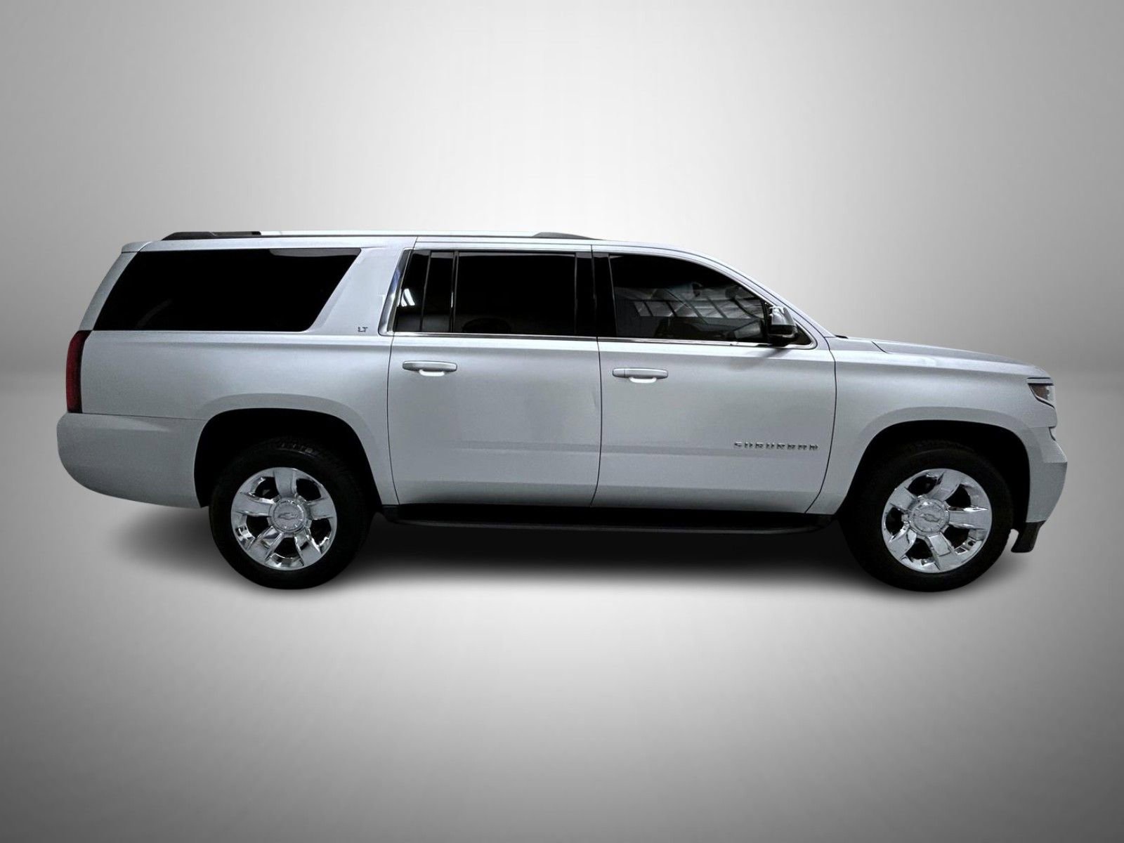 Used 2018 Chevrolet Suburban LT image 4