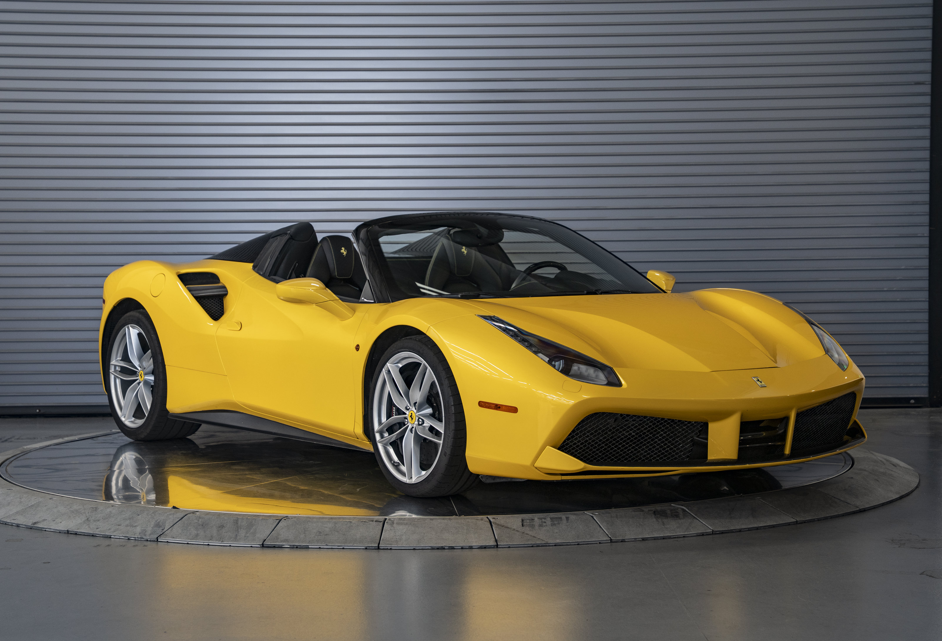 Used 2018 Ferrari 488 Spider RWD image 5