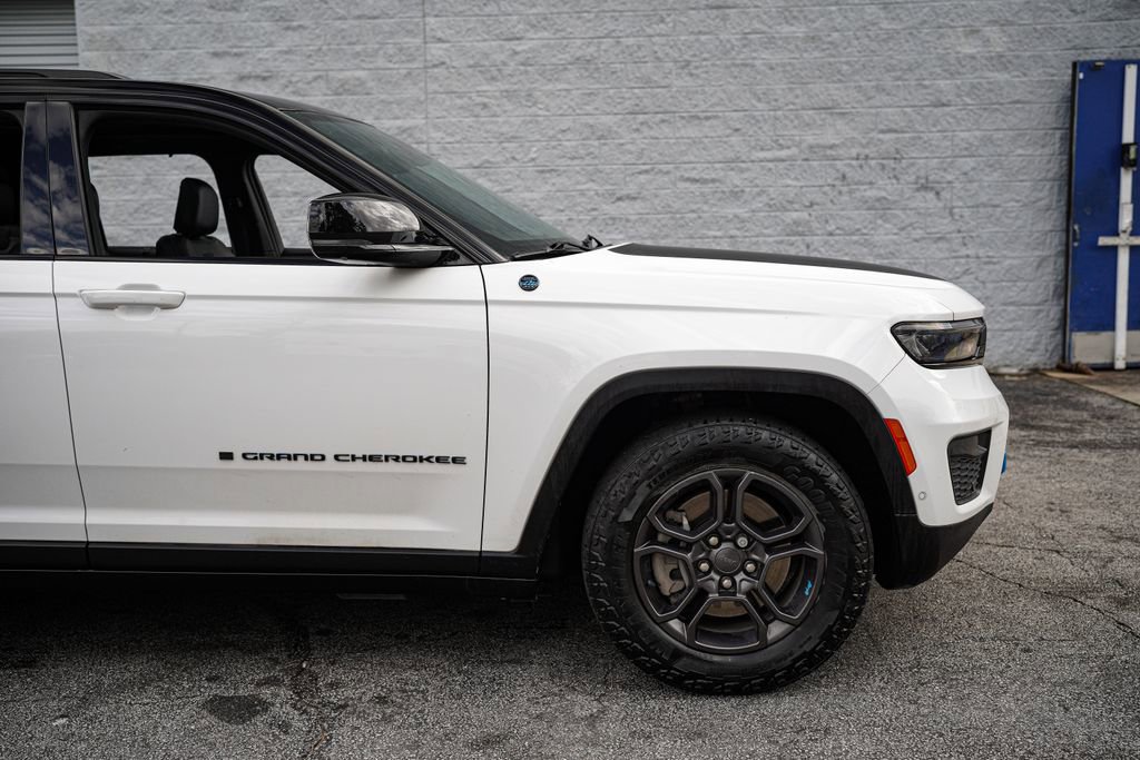 Used 2023 Jeep Grand Cherokee Trailhawk w/ Advanced Protech Group II AWD/4WD image 17