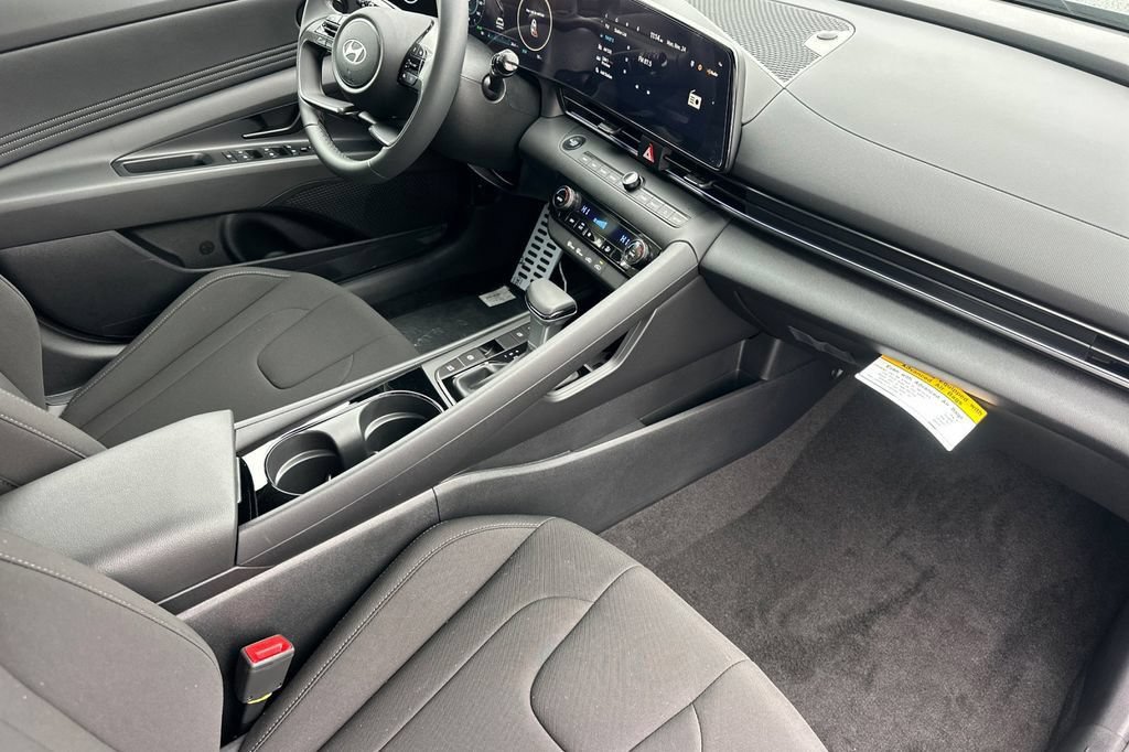 New 2026 Hyundai Elantra SEL FWD image 12
