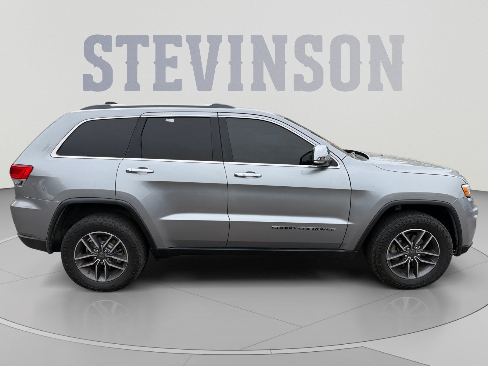 Used 2019 Jeep Grand Cherokee Limited AWD/4WD image 6