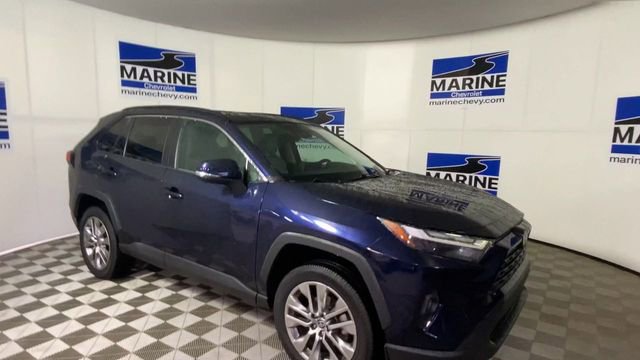 Used 2022 Toyota RAV4 XLE Premium image 3