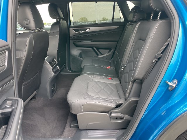 Used 2024 Volkswagen Atlas Cross Sport SE FWD image 28