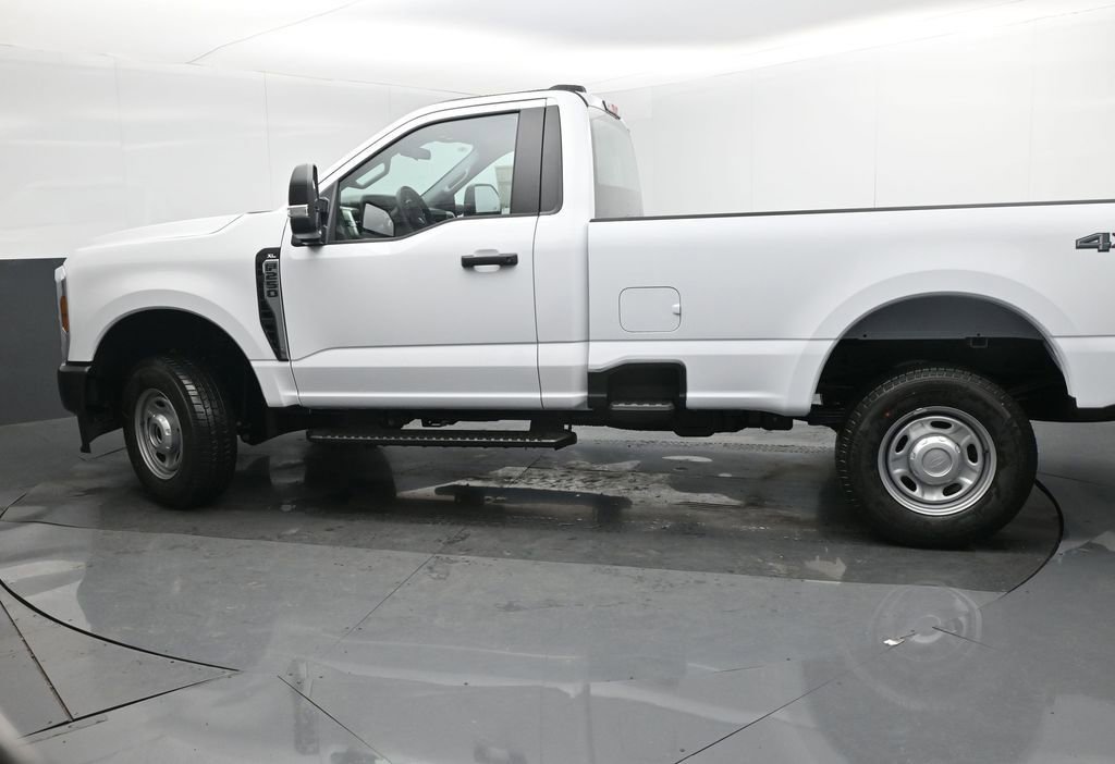New 2026 Ford F250 XL w/ F-250 >10K GVWR Package AWD/4WD image 3