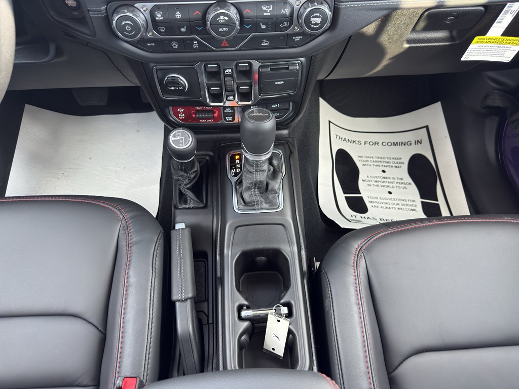 New 2026 Jeep Gladiator Rubicon w/ Technology Group AWD/4WD image 16