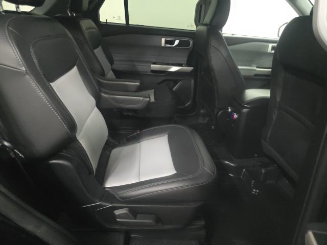 Used 2023 Ford Explorer XLT w/ Equipment Group 202A image 6