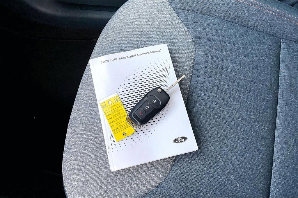 Used 2024 Ford Maverick XLT image 11