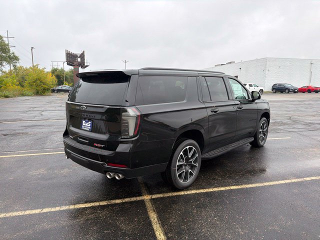 New 2026 Chevrolet Suburban RST w/ RST Capability Package AWD/4WD image 5