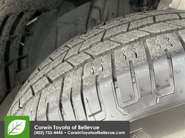 Used 2025 Land Rover Defender 110 S image 28