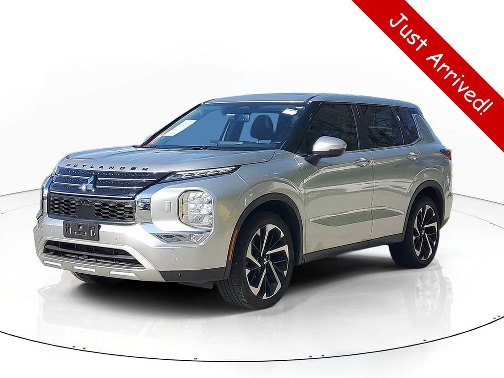 Used 2024 Mitsubishi Outlander SE AWD/4WD image 2