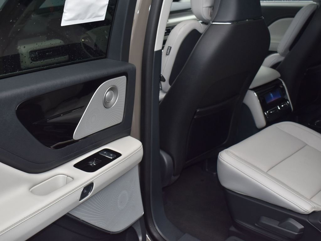 New 2025 Lincoln Aviator Reserve w/ Equipment Group 201A image 12