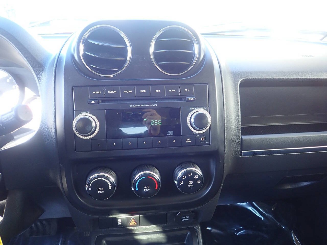 Used 2013 Jeep Compass Sport FWD image 4
