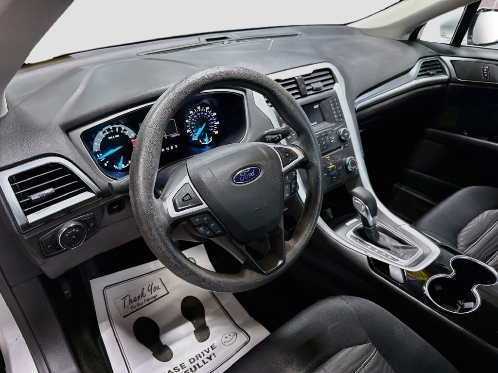 Used 2016 Ford Fusion SE FWD image 8