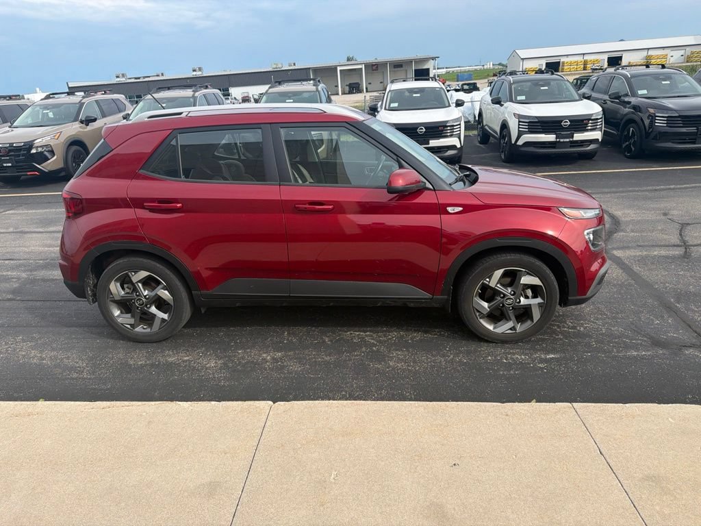 Used 2024 Hyundai Venue SEL FWD image 8