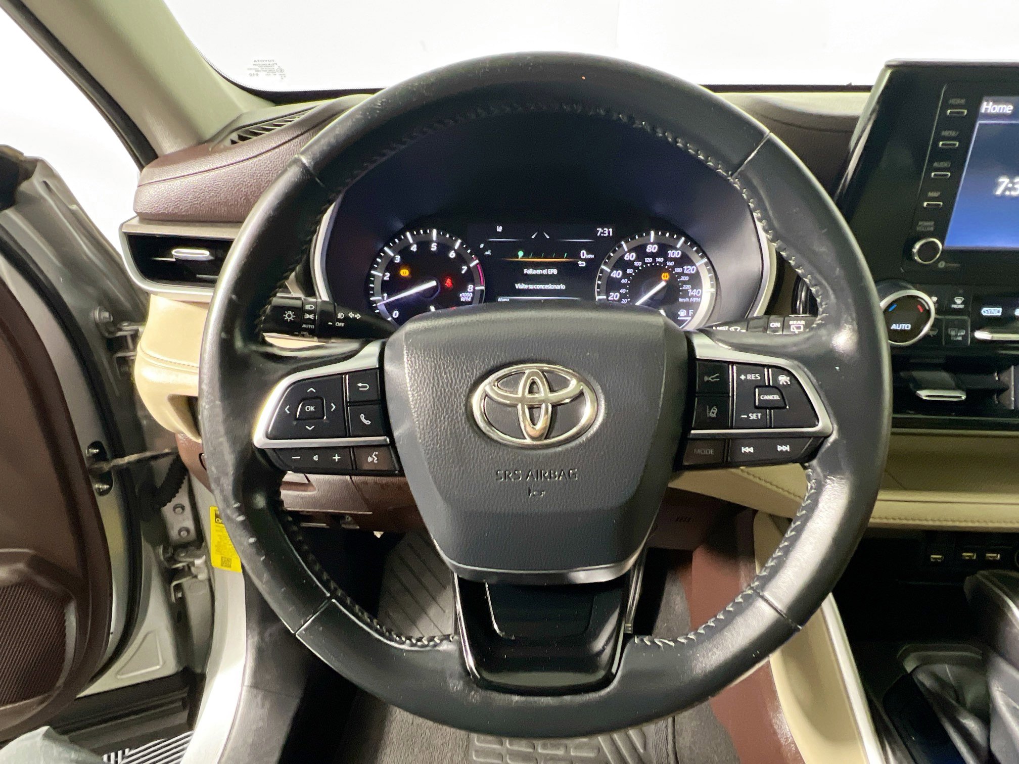 Used 2020 Toyota Highlander XLE image 17
