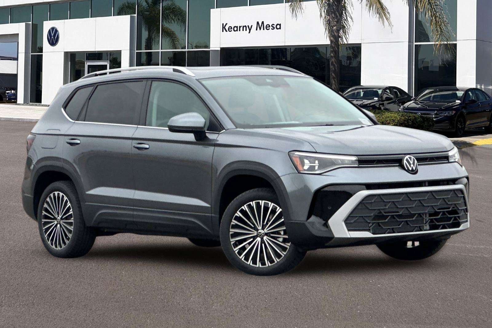 New 2026 Volkswagen Taos SE FWD image 2