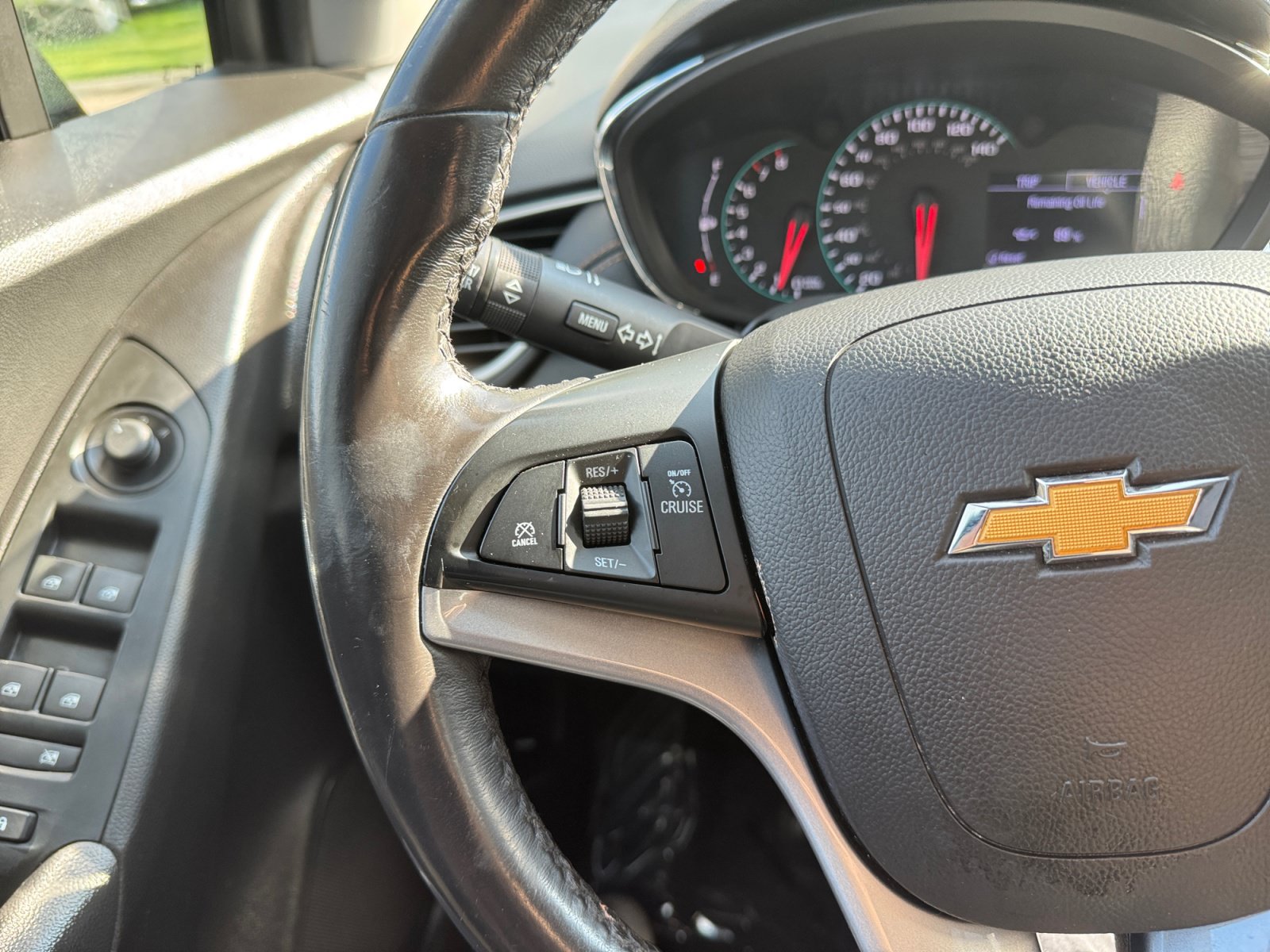Used 2020 Chevrolet Trax LT w/ LT Convenience Package FWD image 20