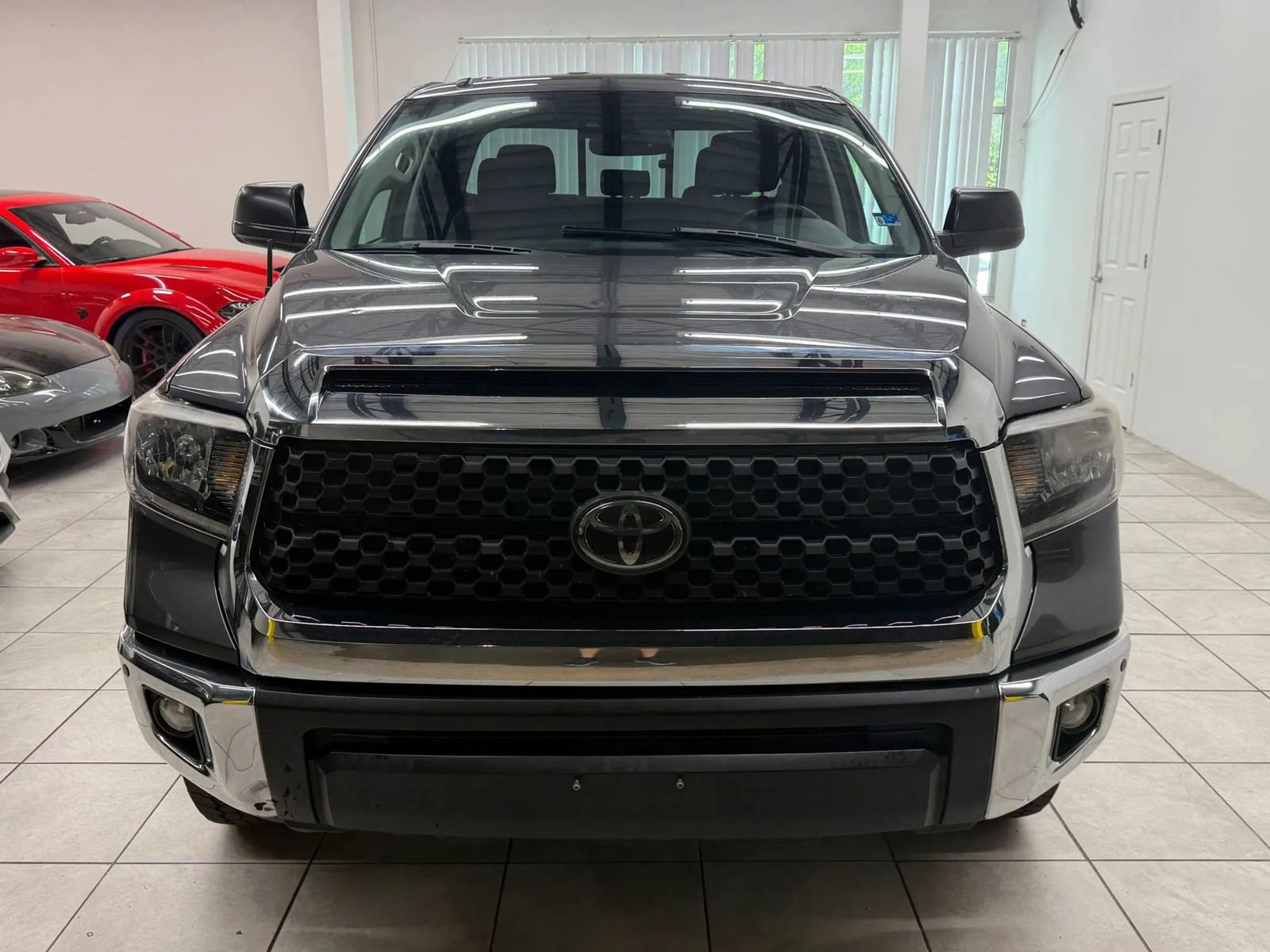 Used 2018 Toyota Tundra SR5 w/ SR5 Upgrade Package AWD/4WD image 2