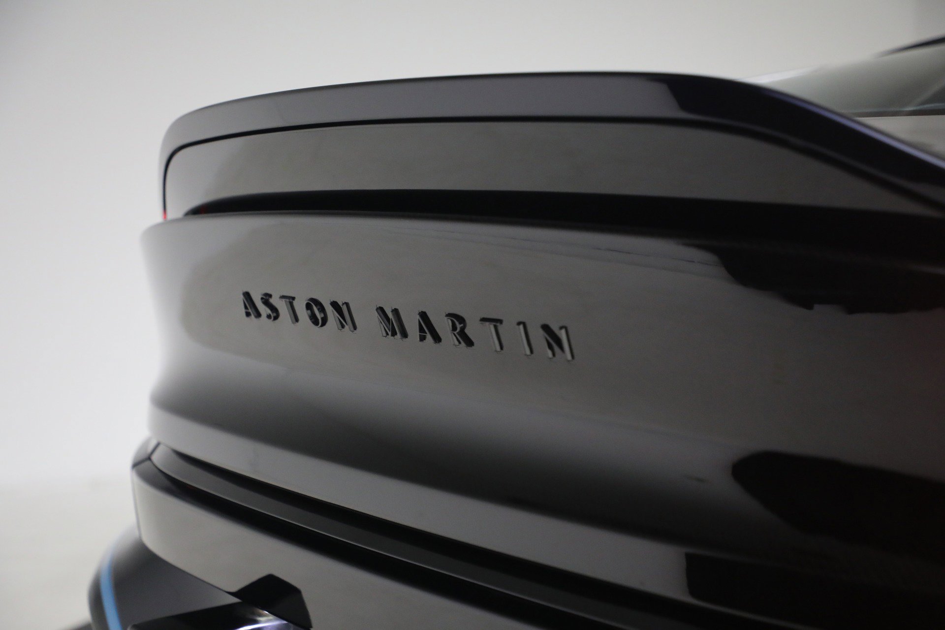 Used 2025 Aston Martin Vanquish image 30