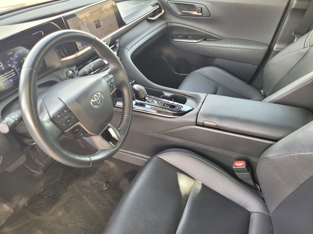 Used 2024 Toyota Crown Limited image 18