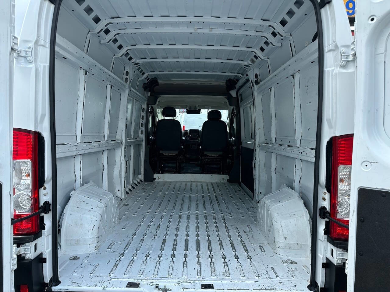 Used 2023 RAM ProMaster 2500 image 9