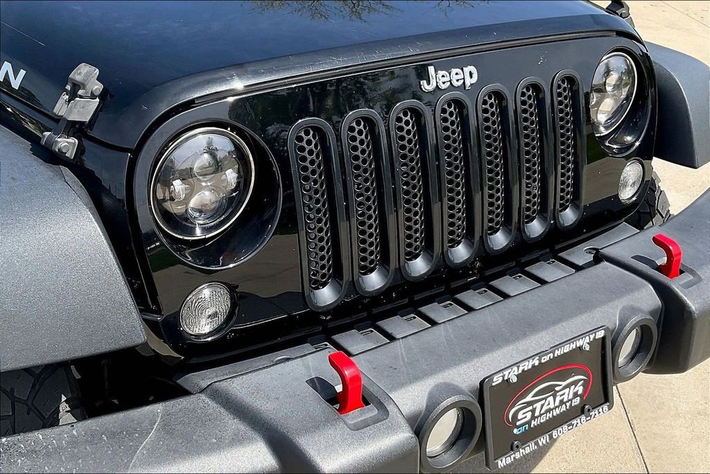 Used 2015 Jeep Wrangler Unlimited Rubicon w/ Connectivity Group AWD/4WD image 30