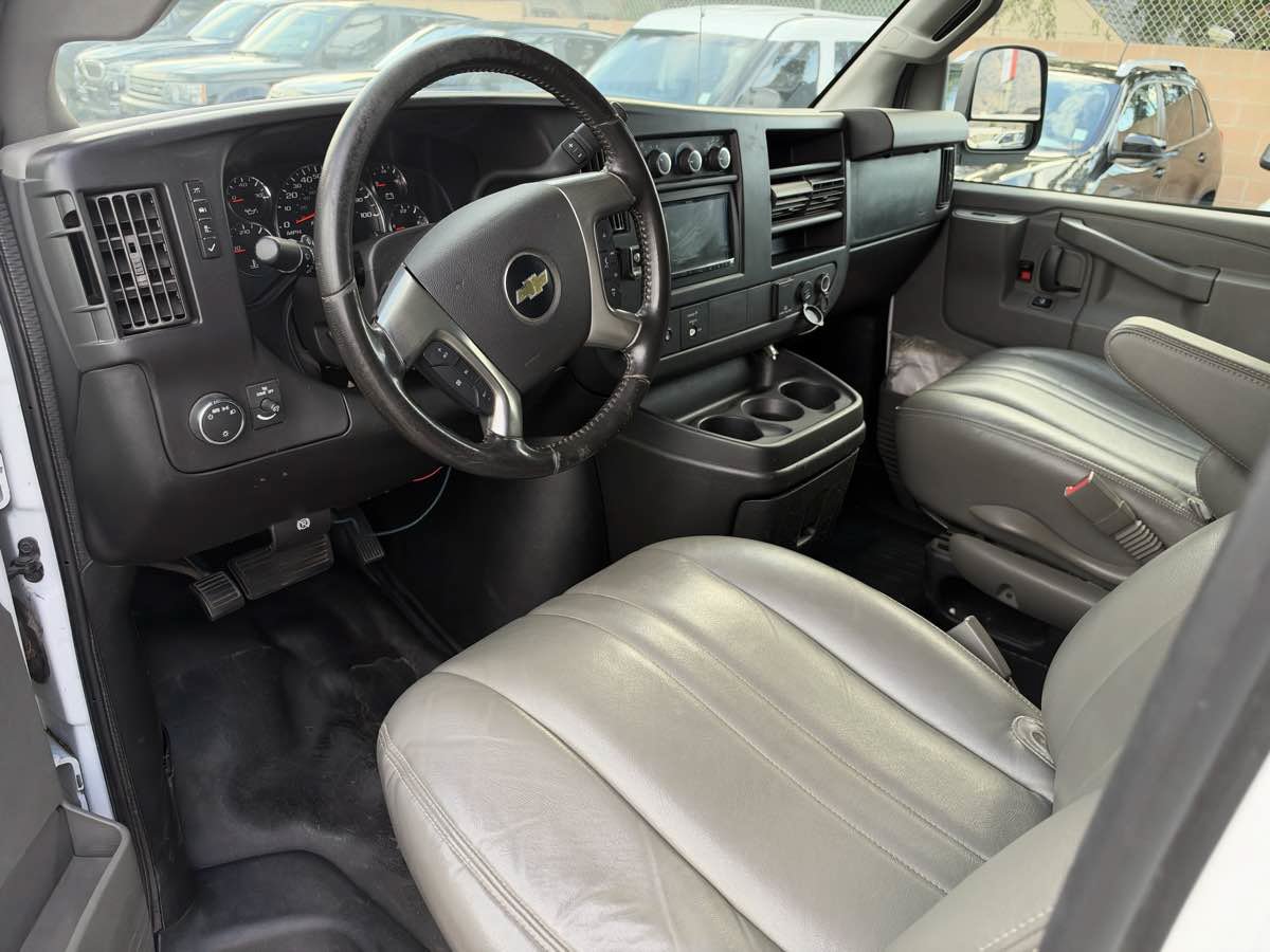 Used 2017 Chevrolet Express 2500 RWD image 9