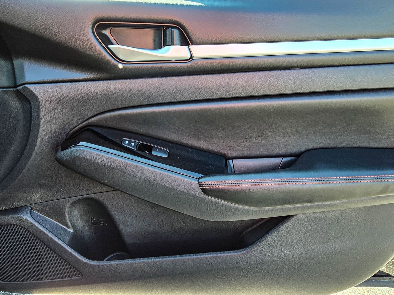 Used 2025 Nissan Altima 2.5 SR image 16