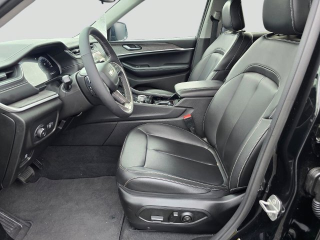 Used 2023 Jeep Grand Cherokee L Limited AWD/4WD image 18