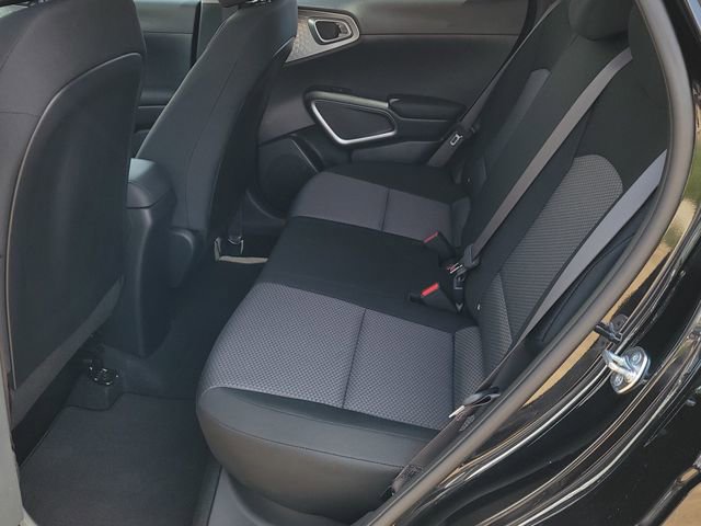 Used 2025 Kia Soul LX w/ LX Technology Package FWD image 11