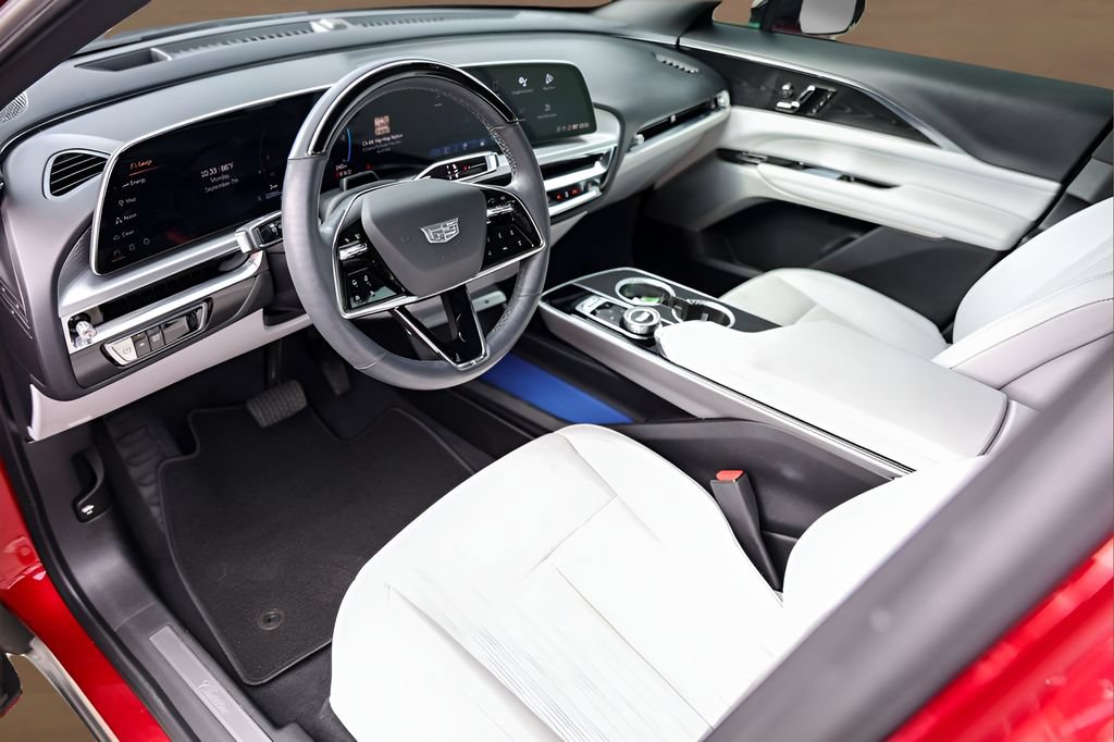 Certified 2024 Cadillac Lyriq Luxury RWD image 9
