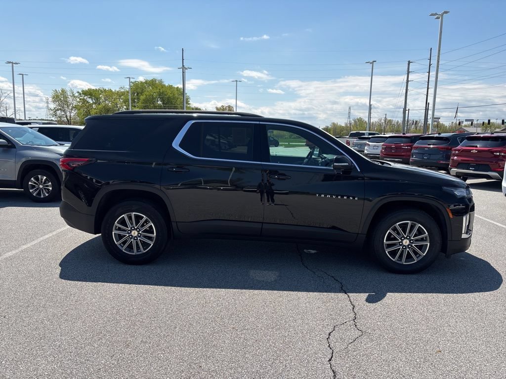 Used 2023 Chevrolet Traverse LT FWD image 5