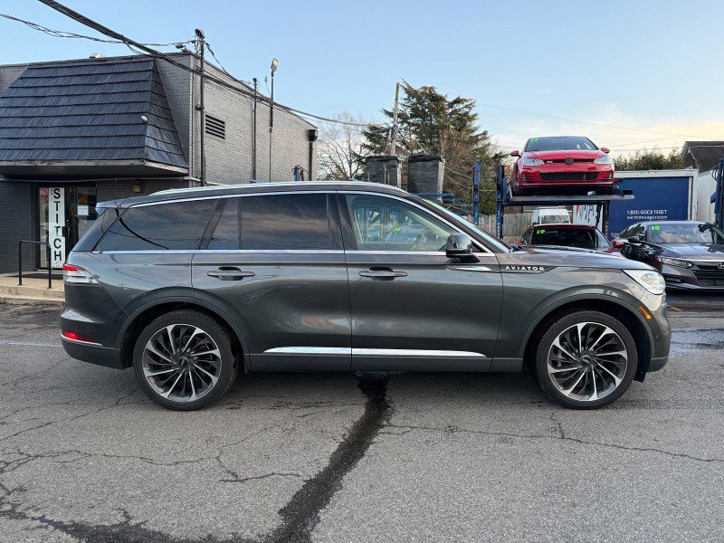 Used 2020 Lincoln Aviator Reserve w/ Equipment Group 202A image 6