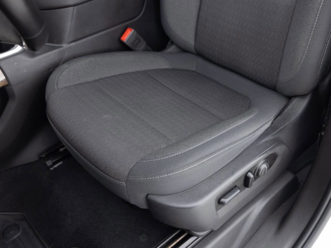 Used 2020 GMC Sierra 1500 Elevation image 25