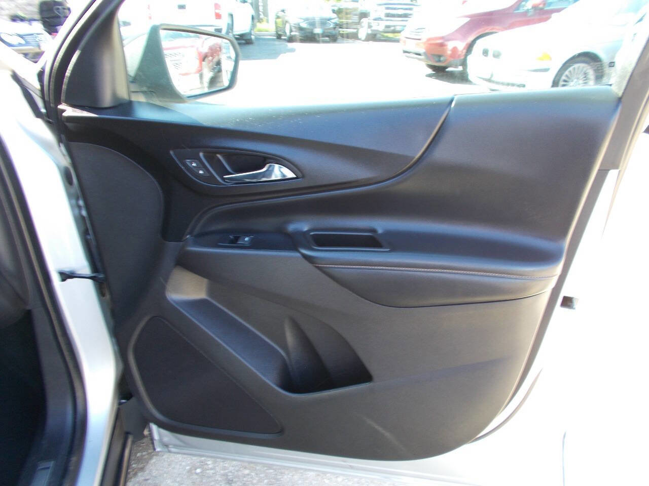 Used 2019 Chevrolet Equinox Premier AWD/4WD image 16
