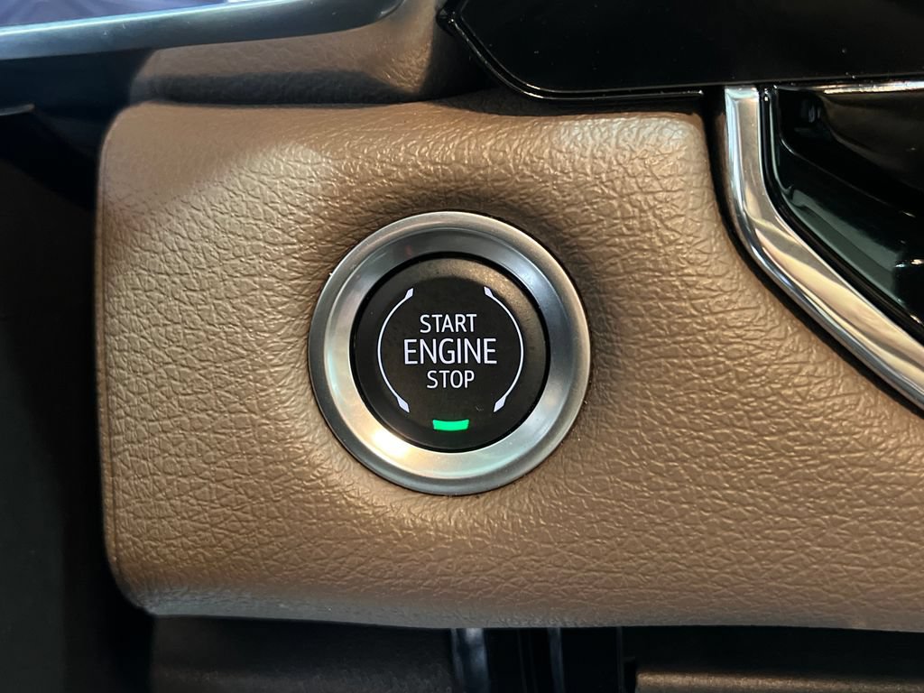 Used 2025 GMC Canyon Denali AWD/4WD image 31