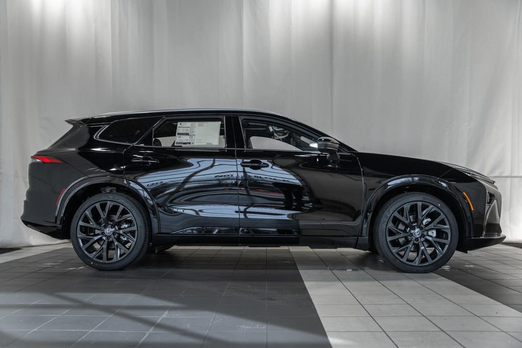 New 2025 Toyota Crown Signia image 3