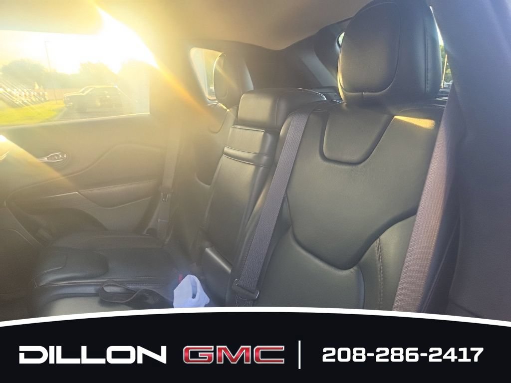 Used 2016 Jeep Cherokee Trailhawk w/ Leather Interior Group AWD/4WD image 16