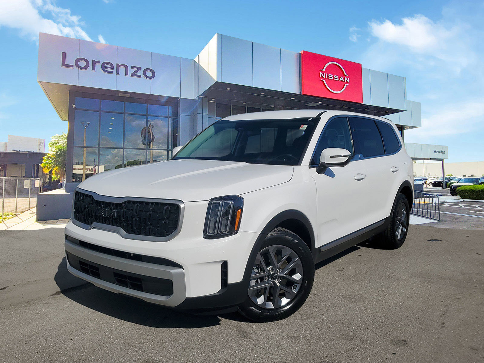 Used 2024 Kia Telluride LX image 1