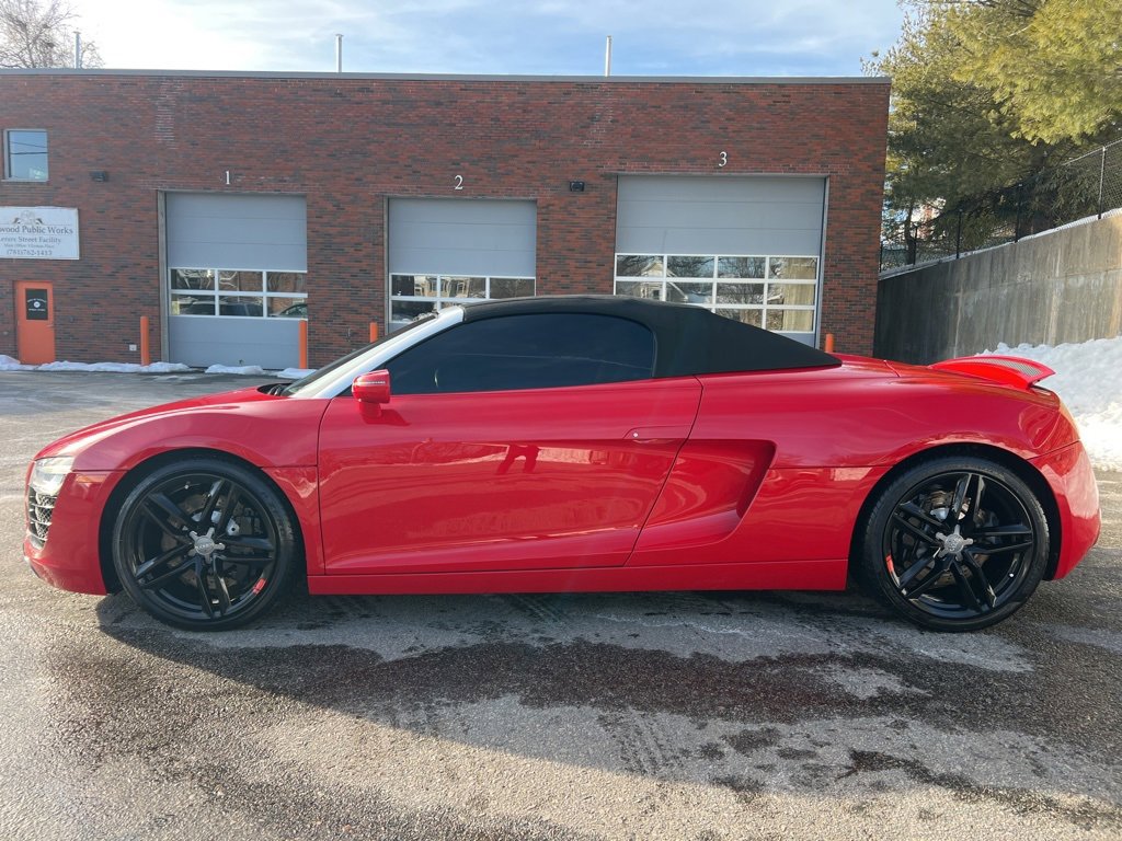 Used 2015 Audi R8 V8 w/ Extended Leather Package image 2