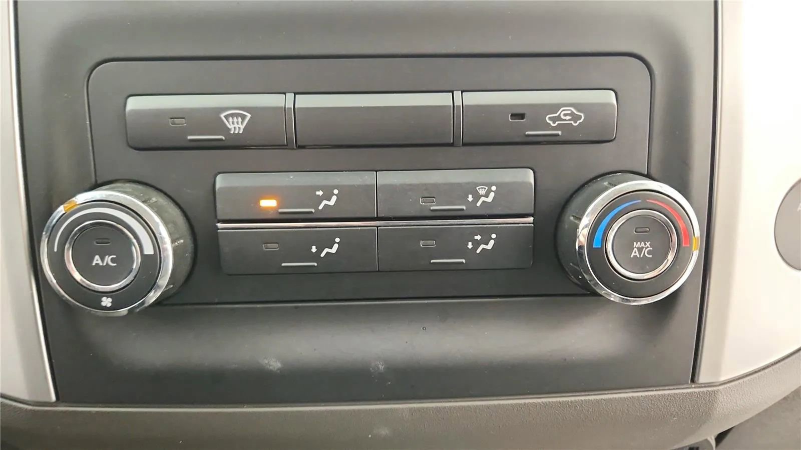 Used 2018 Nissan Frontier SV image 29