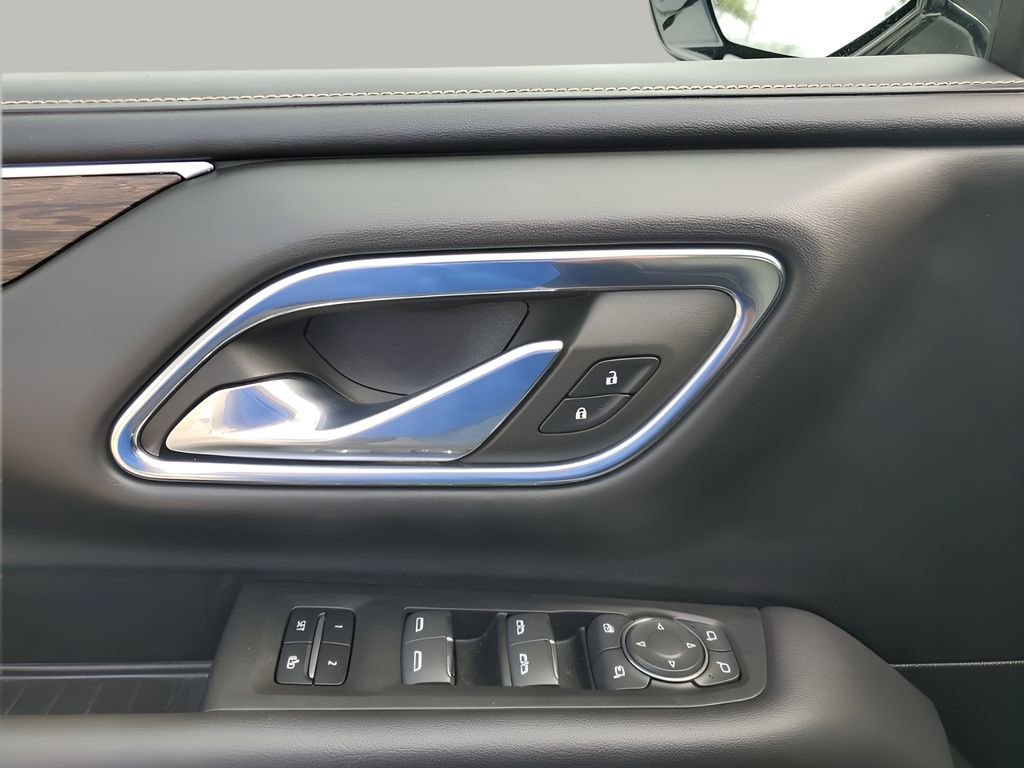 Used 2023 Chevrolet Suburban Premier image 27